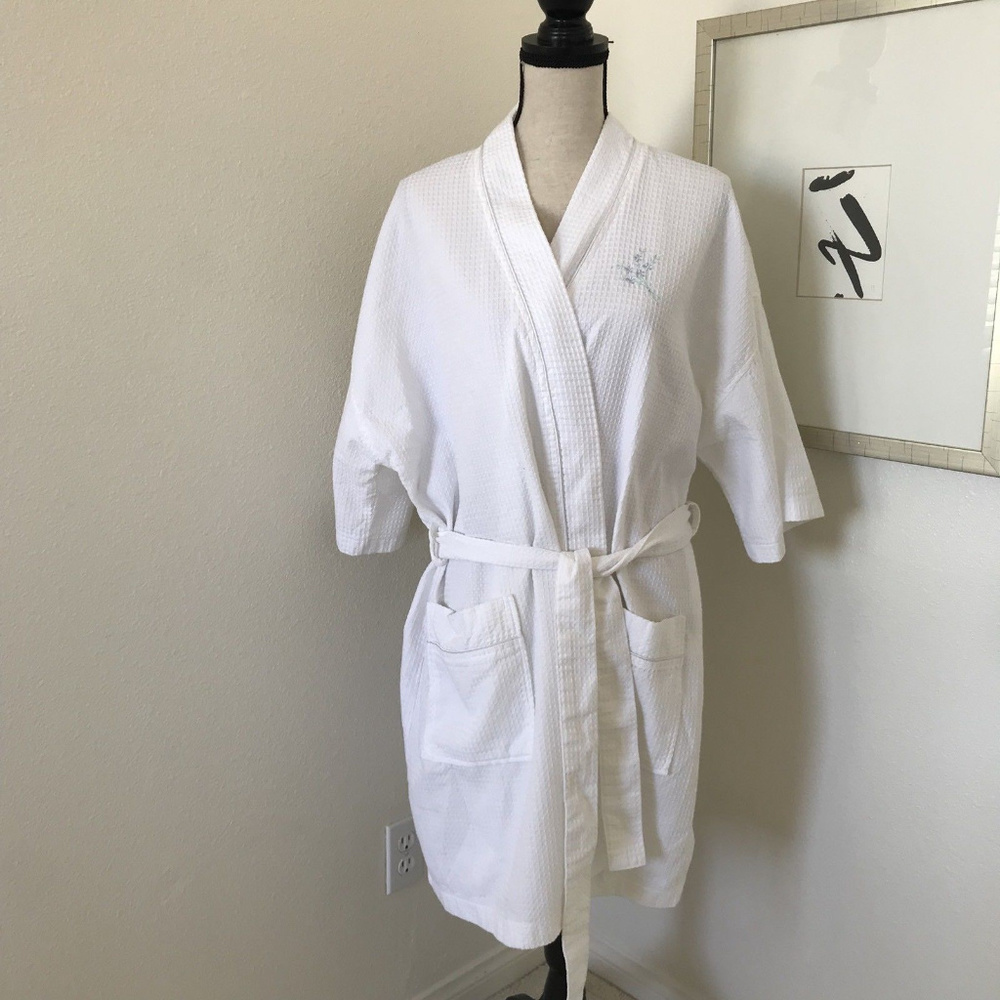 🌙✨Secret Treasures Sleepwear Robe White size 2XL